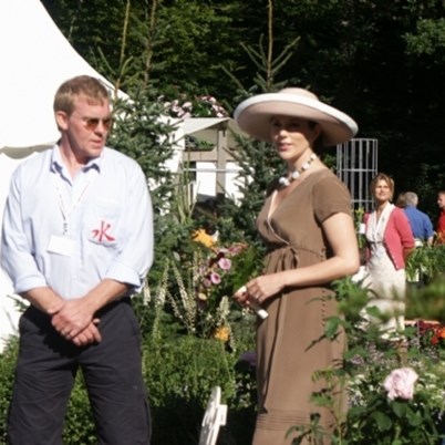 Lars viser kronprinesse Mary rundt på Garden Living i Hillerød