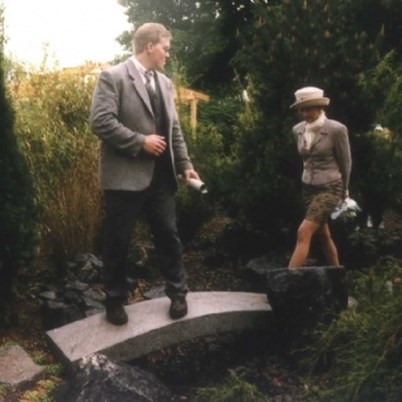 Lars giver prinsesse Alexandra rundvisning i H.C andersens Orientalske have i Valbyparken