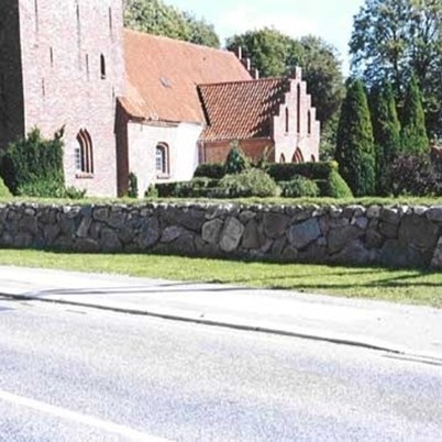 Stengærde ved Osted Kirke